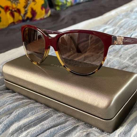 Bvlgari Sunglasses with case - Picture 9 of 16